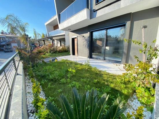 3+1-Zimmer-Villa Mit Fußbodenheizung In Ürkmez, In Meeresnähe, Zu Verkaufen