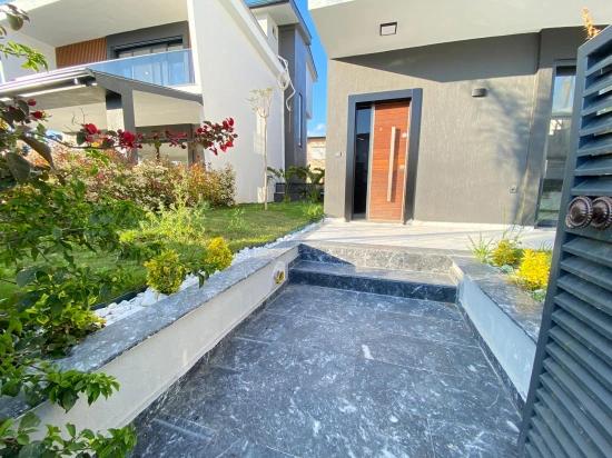 3+1-Zimmer-Villa Mit Fußbodenheizung In Ürkmez, In Meeresnähe, Zu Verkaufen