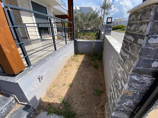 „2+1 Villa Zum Verkauf In Seferihisar, Stadtteil Cumhuriyet, 500 M Vom Meer Entfernt, Mit Großem Garten“