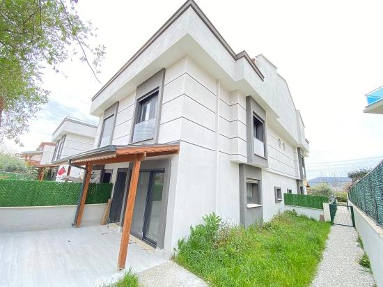 3+1-Zimmer-Villa In Özdere, Nur 400 Meter Vom Meer Entfernt, In Unmittelbarer Nähe Zum Markt Und Zentrum.