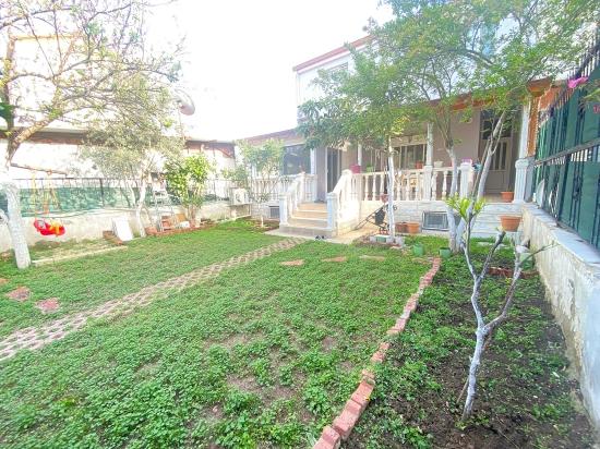 7+3 Wohnungen Zum Verkauf In Einem Kompletten Gebäude, 100 M Vom Meer Entfernt In Ürkmez