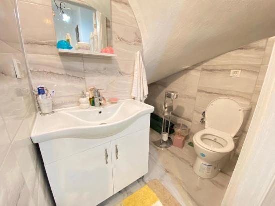 4+1 Villa Zum Verkauf In Ürkmez, 250 M² Mit Separatem Wohnzimmer Und Küche Am Meer