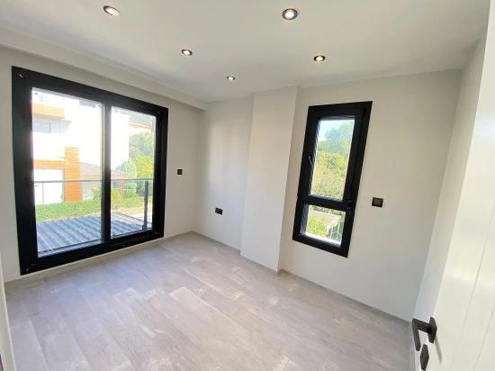 Luxuriöse 3+1-zimmer-villa In Özdere Zu Verkaufen, Mit Parkplatz, 50 M Zum Meer Und Panoramablick