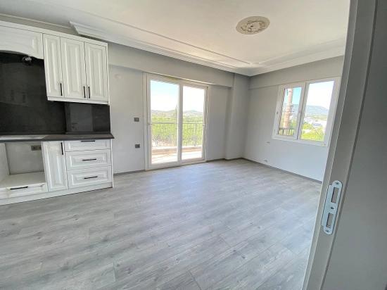 2+1-Zimmer-Wohnung In Ürkmez Zu Vermieten, 300 M², In Meeresnähe, Im Einkaufszentrum