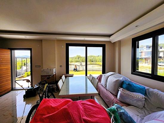 Moderne Architektur In Seferihisar: Eine Charmante 3+1-zimmer-villa Mit Fußbodenheizung Und Privatem Garten