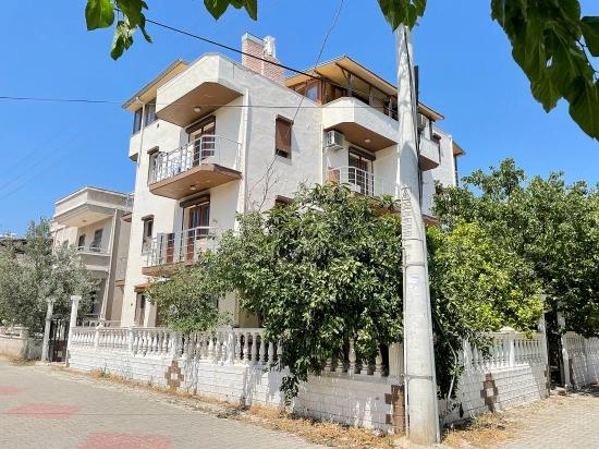 Preiswerte 2+1-Zimmer-Wohnung In Seferihisar Ürkmez Zu Verkaufen, 50 Meter Vom Strand Entfernt