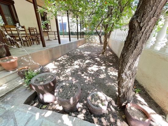 Preiswerte 2+1-Zimmer-Wohnung In Seferihisar Ürkmez Zu Verkaufen, 50 Meter Vom Strand Entfernt