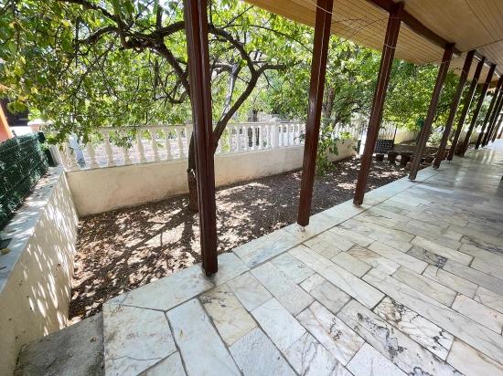 Preiswerte 2+1-Zimmer-Wohnung In Seferihisar Ürkmez Zu Verkaufen, 50 Meter Vom Strand Entfernt