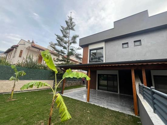 Ultra-Luxusvilla Mit Großem Garten, 30 Meter Vom Meer Entfernt In Özdere