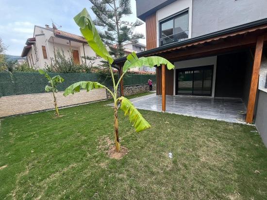 Ultra-luxusvilla Mit Großem Garten, 30 Meter Vom Meer Entfernt In Özdere