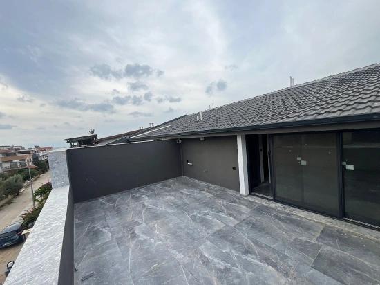 Ultra-luxusvilla Mit Großem Garten, 30 Meter Vom Meer Entfernt In Özdere