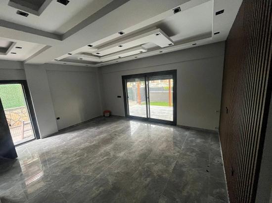 Ultra-luxusvilla Mit Großem Garten, 30 Meter Vom Meer Entfernt In Özdere