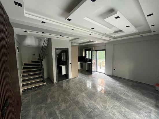 Ultra-luxusvilla Mit Großem Garten, 30 Meter Vom Meer Entfernt In Özdere