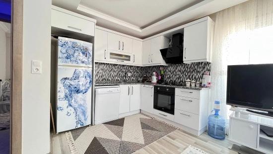2+1 75 M² Große Mittelhohe Wohnung (2+1) Mit Doppelbalkon In Gumuldur Zu Verkaufen