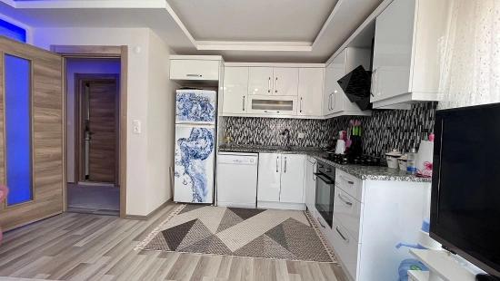 2+1 75 M² Große Mittelhohe Wohnung (2+1) Mit Doppelbalkon In Gumuldur Zu Verkaufen
