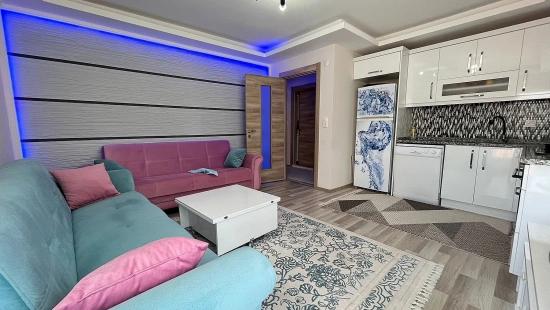 2+1 75 M² Große Mittelhohe Wohnung (2+1) Mit Doppelbalkon In Gumuldur Zu Verkaufen