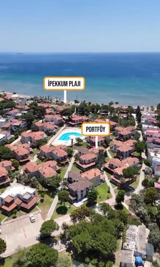 2+1-Zimmer-Wohnung In Einer Anlage Mit Pool, 100 M Vom Strand Entfernt In Ürkmez, Izmir Zu Verkaufen