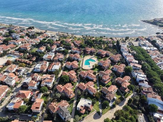 2+1-Zimmer-Wohnung In Einer Anlage Mit Pool, 100 M Vom Strand Entfernt In Ürkmez, Izmir Zu Verkaufen