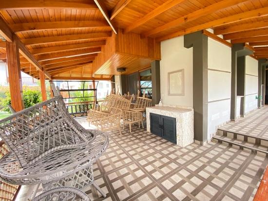 3+1 Villa Zum Verkauf In Ürkmez, İzmir, 50 M Vom Strand Bahçeli Entfernt, Kostenlos