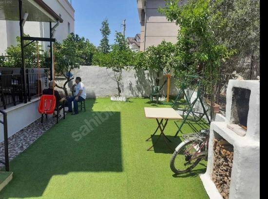 Dreistöckiges Sommerhaus Mit Großem Garten, 450 Meter Vom Meer Entfernt In Ürkmez