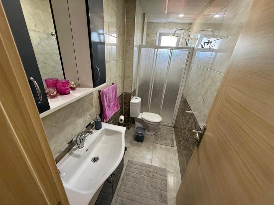 2+1-Wohnung Mit Hauptbadezimmer In Gumuldur Zu Verkaufen