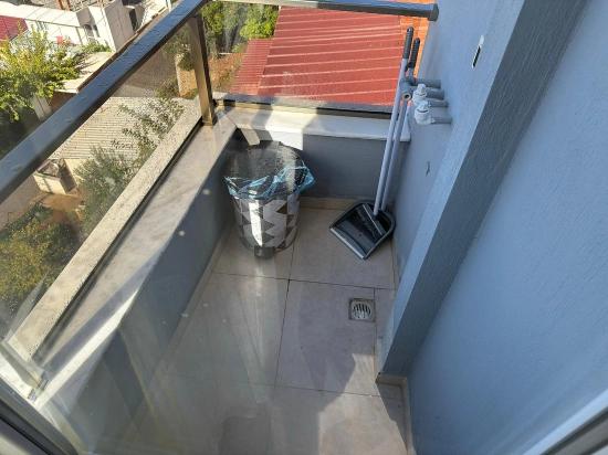 2+1-wohnung Mit Hauptbadezimmer In Gumuldur Zu Verkaufen