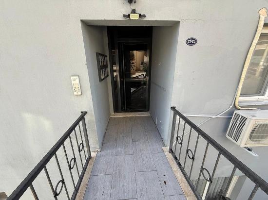 2+1-wohnung Mit Hauptbadezimmer In Gumuldur Zu Verkaufen