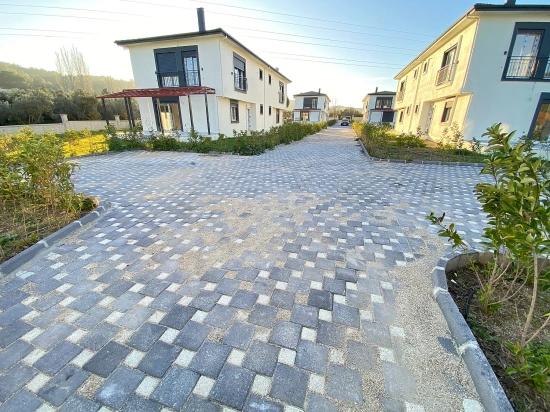 Moderne Architektur In Seferihisar Kavakdere: 3+1 Eckvilla Auf Freistehendem Grundstück