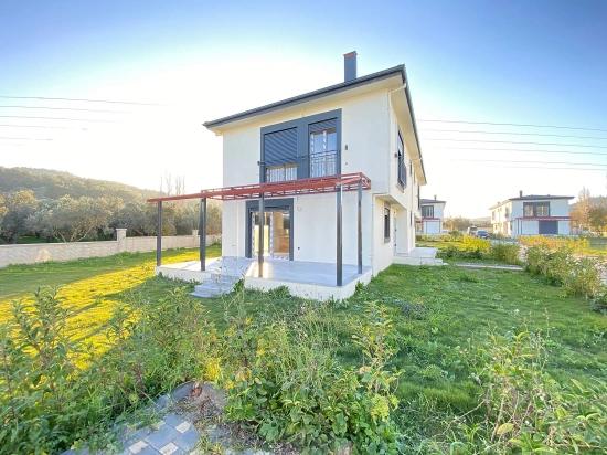 Moderne Architektur In Seferihisar Kavakdere: 3+1 Eckvilla Auf Freistehendem Grundstück