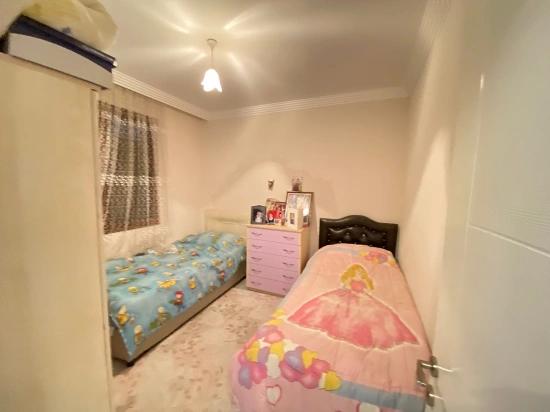 2+1 Wohnung Zum Verkauf Im Zentrum Von Ürkmez, 350 Meter Vom Meer Entfernt