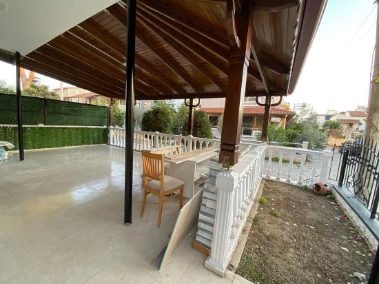 Ultra-Luxuriöse, Erstklassige 4+1-Zimmer-Villa Zum Verkauf In Seferihisar Ürkmez, 100 M Vom Meer Entfernt.