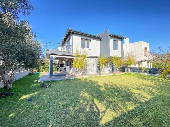 Eine Freistehende Villa Auf Einem 307 M² Großen Grundstück, 50 M Vom Meer Entfernt In Doğanbey.