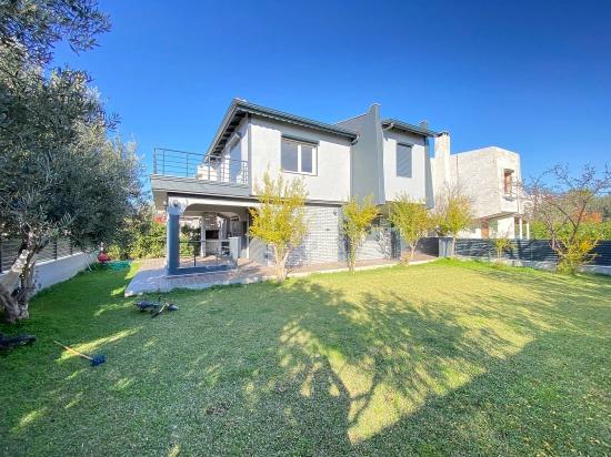 Eine Freistehende Villa Auf Einem 307 M² Großen Grundstück, 50 M Vom Meer Entfernt In Doğanbey.