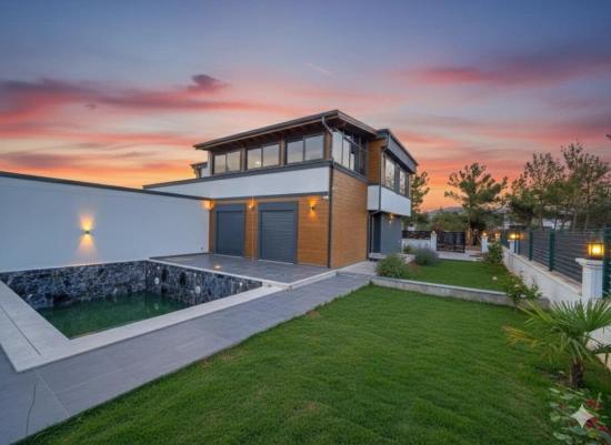 550 M² Großes Grundstück In Kavakdere, Seferihisar, Luxuriöse 3+2-Zimmer-Villa Mit Pool