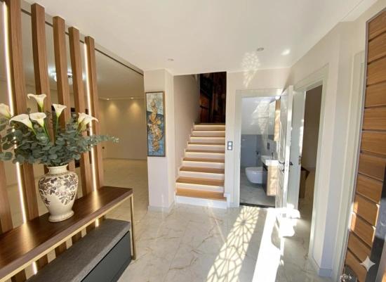 550 M² Großes Grundstück In Kavakdere, Seferihisar, Luxuriöse 3+2-zimmer-villa Mit Pool