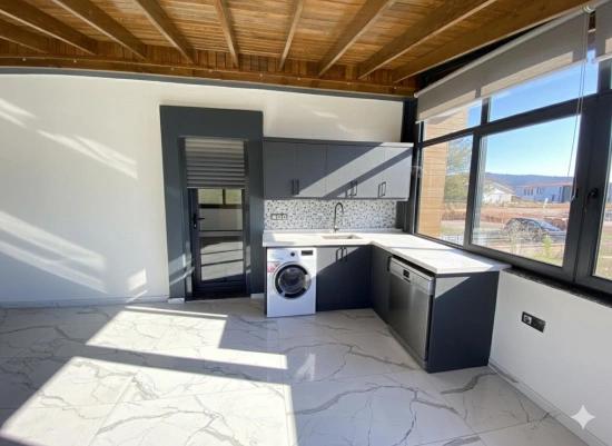 550 M² Großes Grundstück In Kavakdere, Seferihisar, Luxuriöse 3+2-zimmer-villa Mit Pool