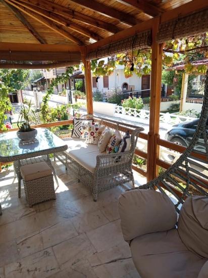 3+1 Villa Zum Verkauf In Doğanbey, In Einer Anlage Am Meer Mit Swimmingpool