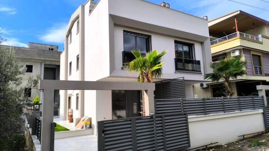 Gelegenheit Zum Verkauf: 3+1 Villa Mit Großzügigem Garten In Özdere