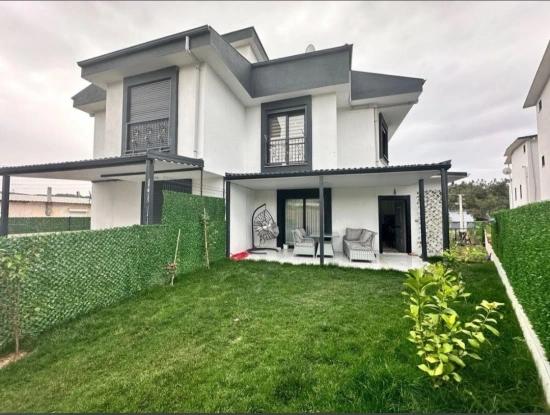 2+1 Villa Zum Verkauf In Seferihisar Payamlı, In Meeresnähe, Mit Großem Garten