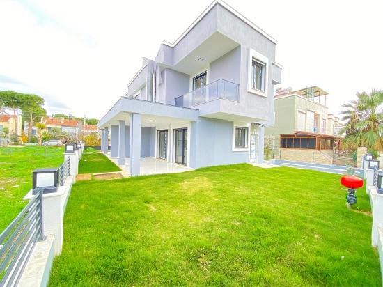 Modern Gestaltete 3+1-Eckvilla In Meeresnähe In Seferihisar Cumhuriyet!