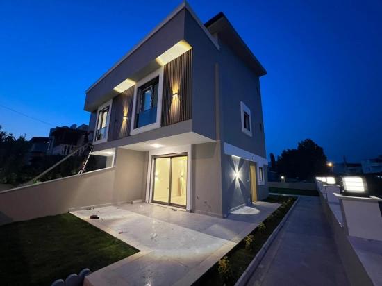 3+1 Villa Zum Verkauf In Izmir Menderes Gümüldür, Nah Am Meer