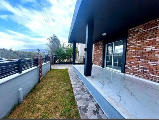 Eine Freistehende 3+1-zimmer-villa Auf Einem 300 M² Großen Grundstück In Doğanbey, Seferihisar, Steht Zum Verkauf.