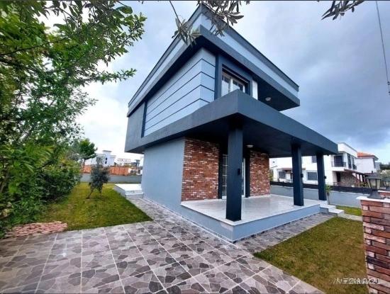 Eine Freistehende 3+1-zimmer-villa Auf Einem 300 M² Großen Grundstück In Doğanbey, Seferihisar, Steht Zum Verkauf.