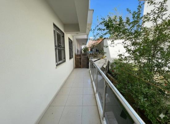 2+1-Zimmer-Wohnung Zum Verkauf In Seferihisar Ürkmez, Erdgeschoss, 100 M Vom Meer Entfernt