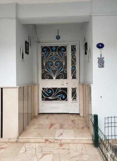 2+1-Zimmer-Wohnung Zum Verkauf In Seferihisar Ürkmez, Erdgeschoss, 100 M Vom Meer Entfernt