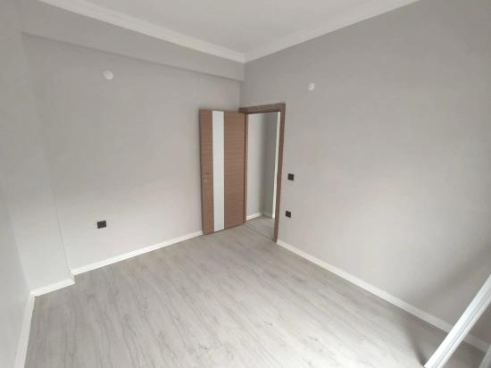 Wohnung Zum Verkauf Im Bezirk Menderes Fevzi Çakmak, Wo Blau Und Grün Aufeinandertreffen!