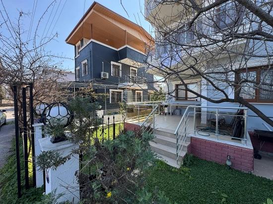 *Seferihisar Cumhuriyet - Freistehendes Sommerhaus (2+1 Zimmer) Mit Garten Zu Verkaufen - 750 M Vom Meer Entfernt