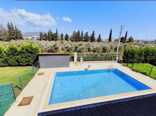 Luxuriöse 3+1-Zimmer-Villa Mit Pool, 850 M Vom Meer Entfernt, In Seferihisar Cumhuriyet, Ohne Zusätzliche Kosten.