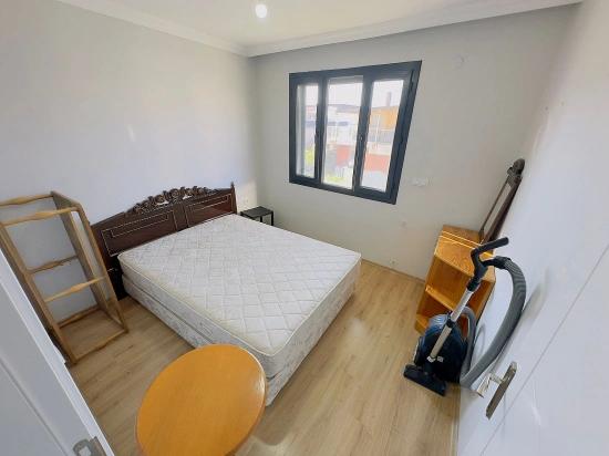 2+1-Zimmer-Wohnung In Seferihisar Mersinalanı Zu Verkaufen, In Meeresnähe, Erdgeschoss Mit Garten