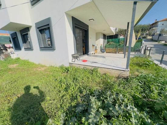 2+1-Zimmer-Wohnung In Seferihisar Mersinalanı Zu Verkaufen, In Meeresnähe, Erdgeschoss Mit Garten